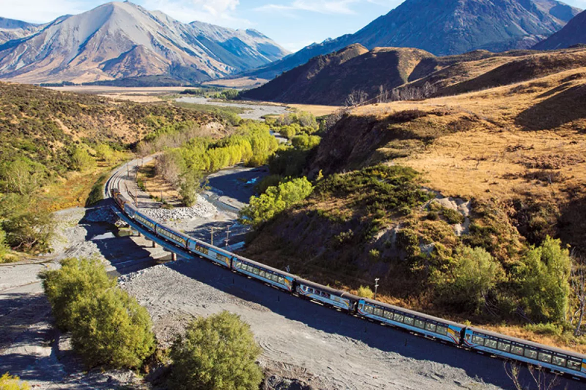 nzsi-explore-tranz-alpineon-river-bend.jpeg